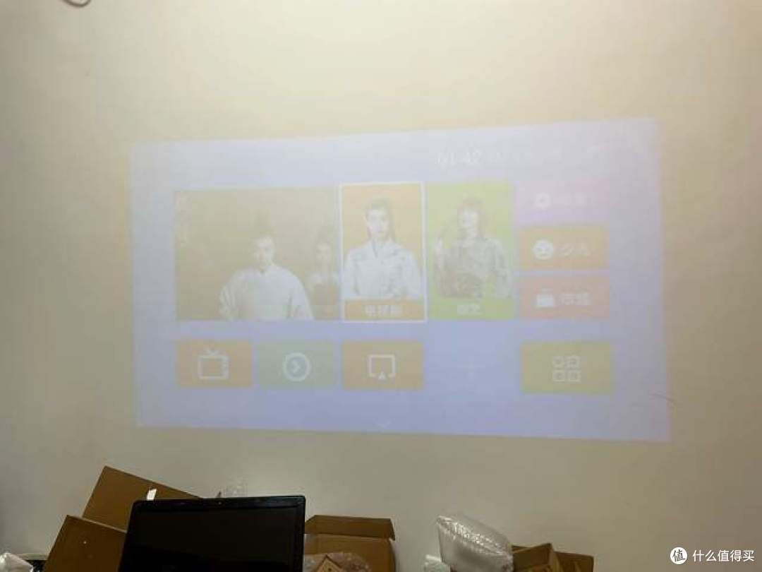 拼多多200价位的投影仪值得入手吗？我拆开给大家看看