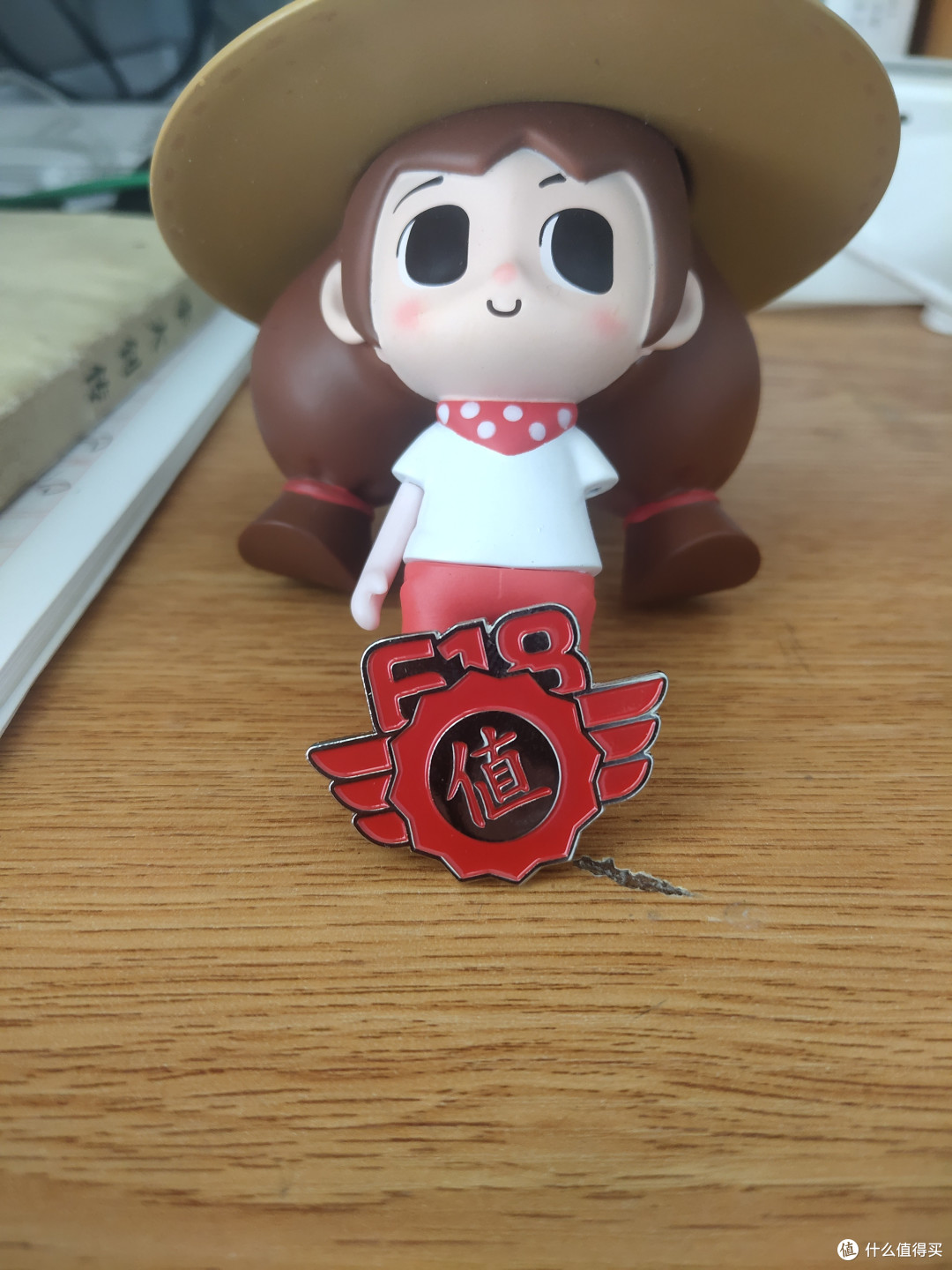 张小花配这个勋章简直完美,不过这个张小花的手办被家里的小孩子弄掉