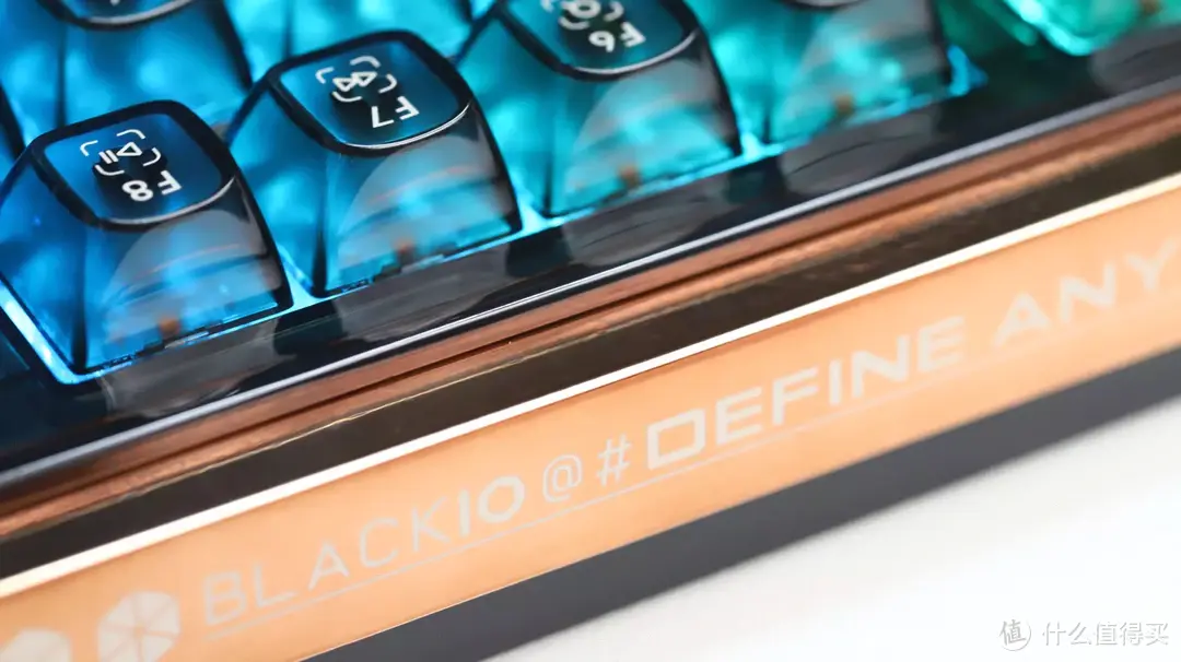 满足对一款键盘所有的幻想——米物透明客制化机械键盘BlackIO 98