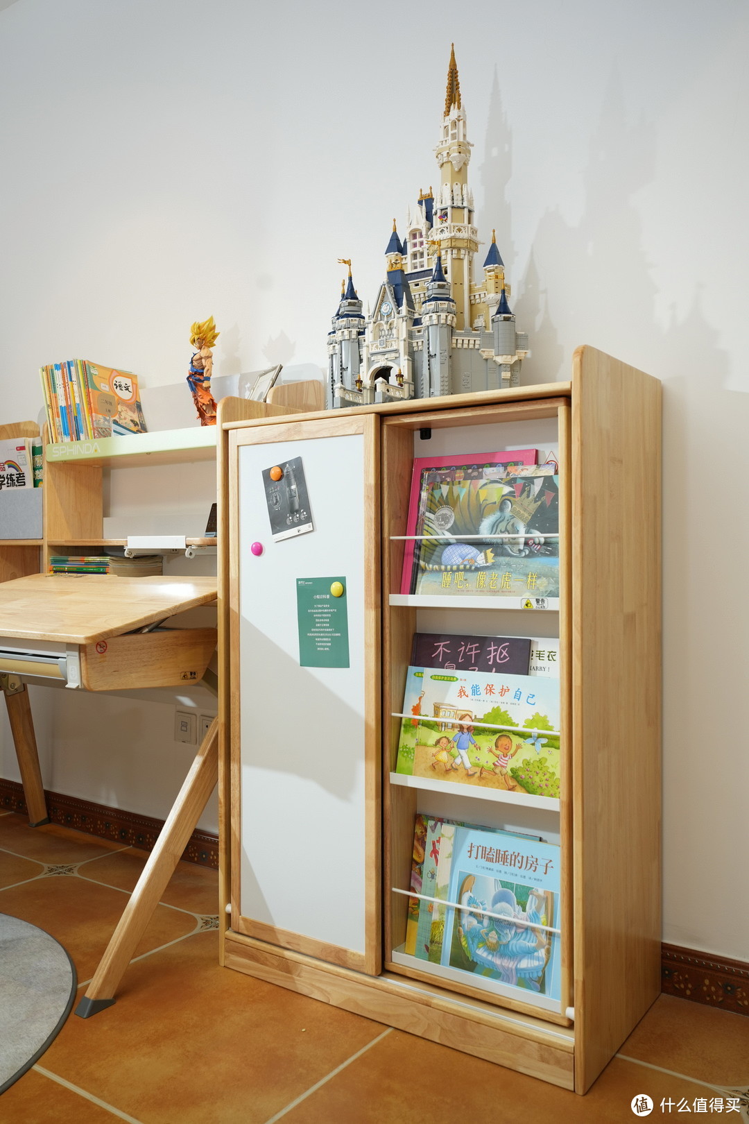 学习桌的好搭档，斯芬达多功能实木书架玩具柜