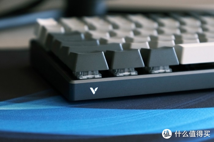 雷柏V700-8A多模无线机械键盘：带你领略无人区的静谧与狂野