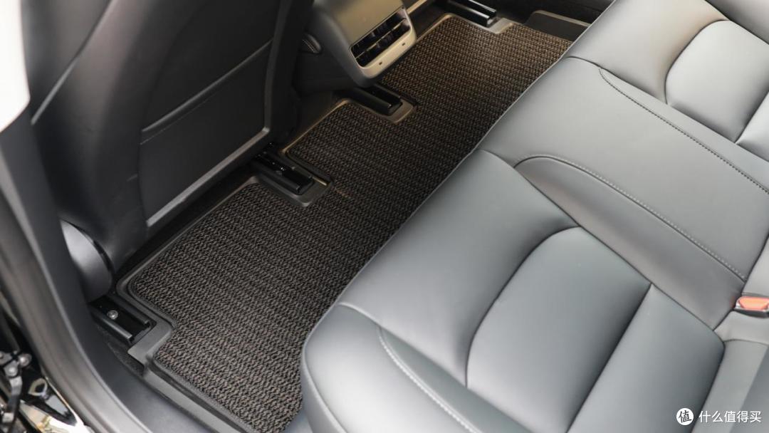 汽车消费 篇一:特斯拉model3p使用感受附万元车衣 脚垫大礼包_新能源