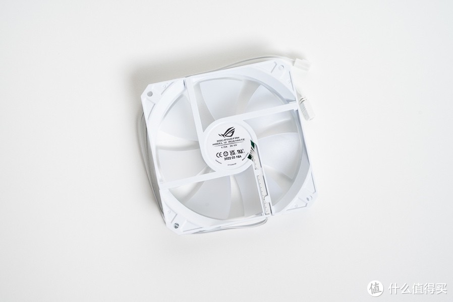 白色信仰，华硕 ROG STRIX 吹雪360 ARGB 一体式CPU水冷散热器 开箱分享