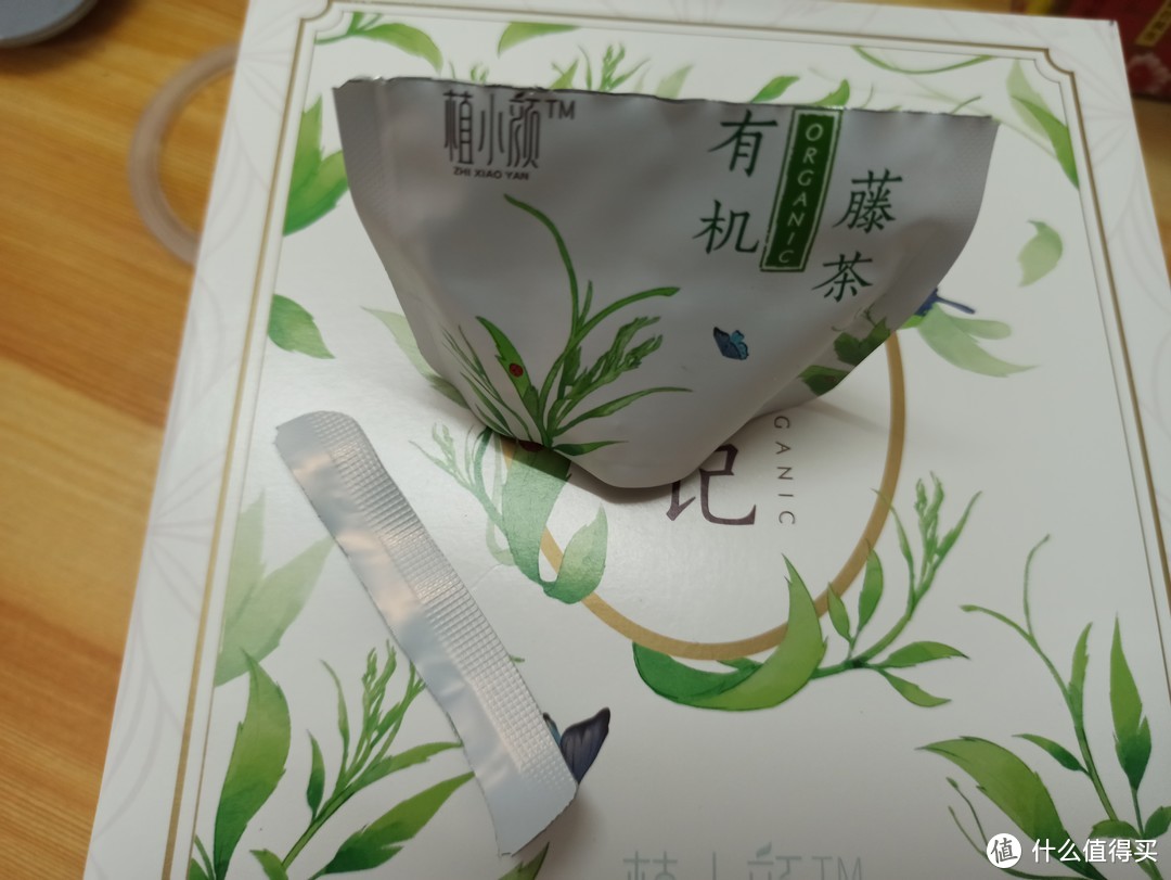 味道还蛮有特色的，有机藤茶（显齿蛇葡萄叶）开箱品尝。