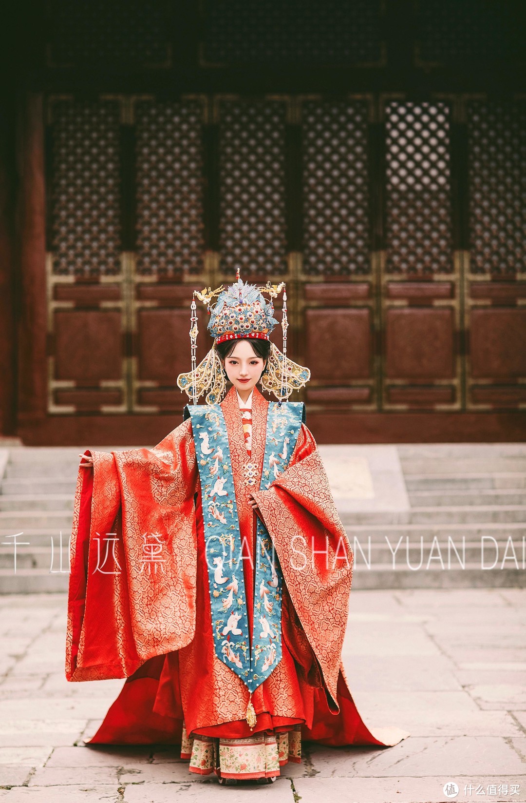 孔雪儿一袭红色大婚造型一改往日风格明媒善娶海报