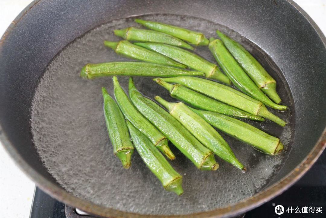 9月，秋葵和五花肉是绝配，做法简单，好吃又下饭，家人都喜欢