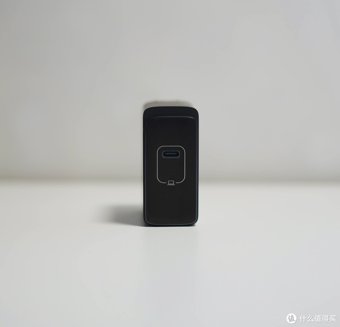 Anker 717 140W单口快充充电器：Mac的最佳伴侣，续航小利器