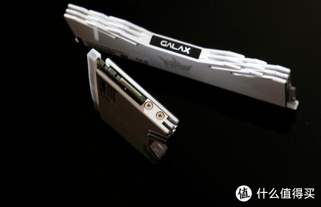 影驰 HOF EXTREME DDR4系列内存条性能出众，玩家优选