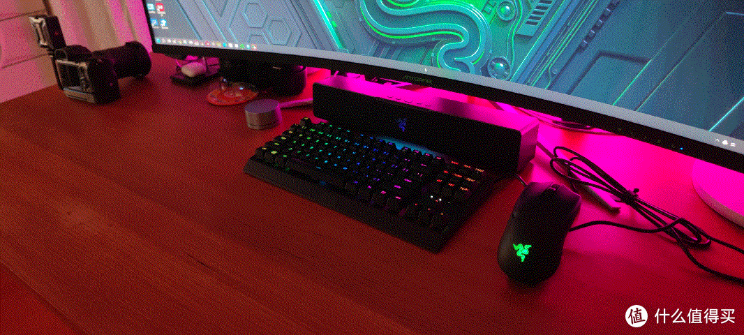 我的桌面会唱歌，入手雷蛇利维坦巨兽V2 X条形RGB音箱