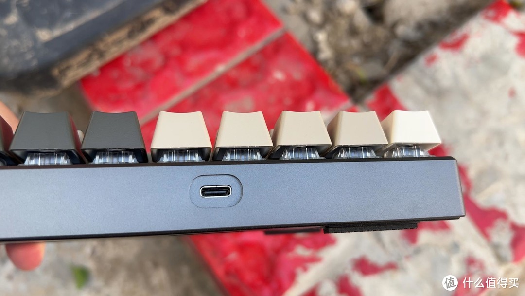 极致性价比 雷柏V700-8A多模无线机械键盘体验