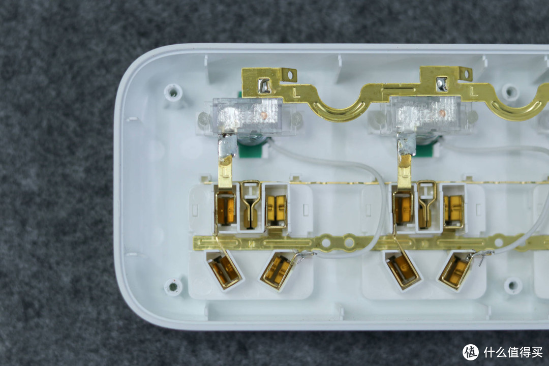 aigoAC0404插线板使用分享，设计合理，用料扎实，安全可靠