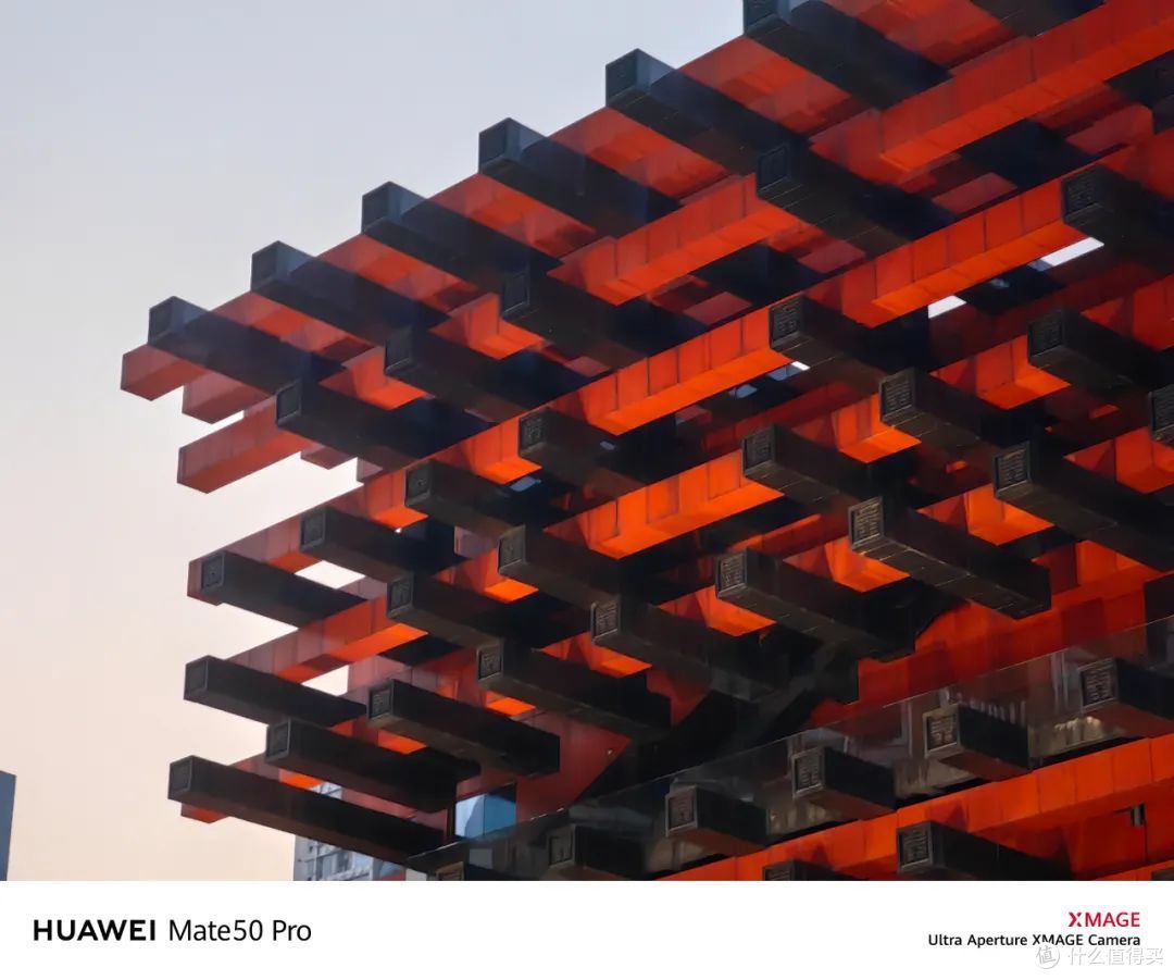 华为mate50 pro的新水印所谓写实,不是100%复刻用户看到的场景,而是