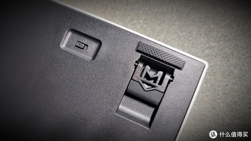 透着清新的科技感，在指尖跃动：雷柏V700-8A多模无线机械键盘深度评测体验
