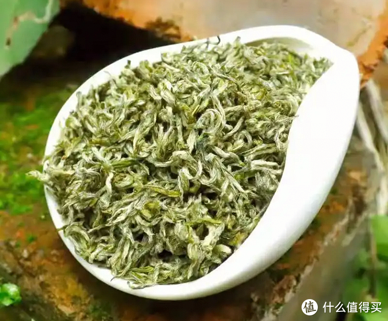 四川茶桌怪象，据说当地人不喝竹叶青茶，却偏爱这3款“无名茶”