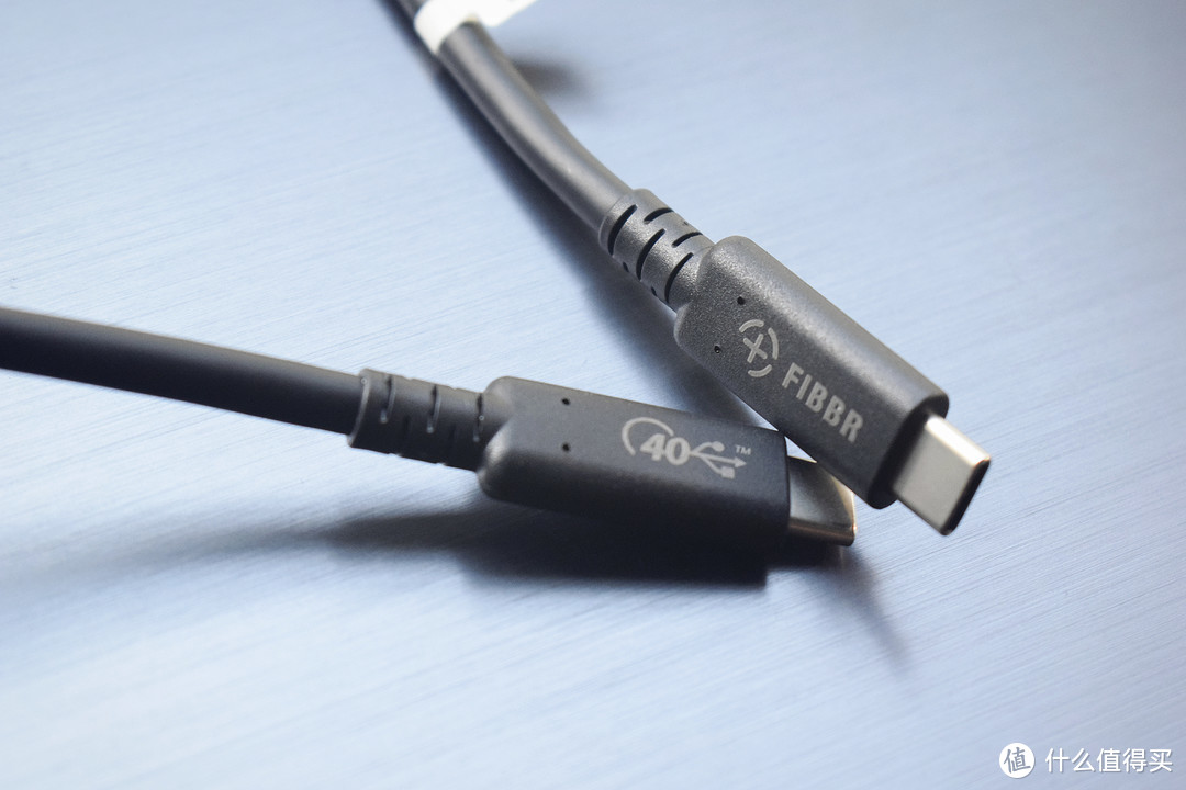 高效传输，快速充电！菲伯尔全功能USB4数据线体验