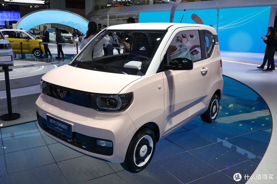 5萬以內買電動車,奇瑞qq冰淇淋vs五菱宏光miniev,到底誰更甜?