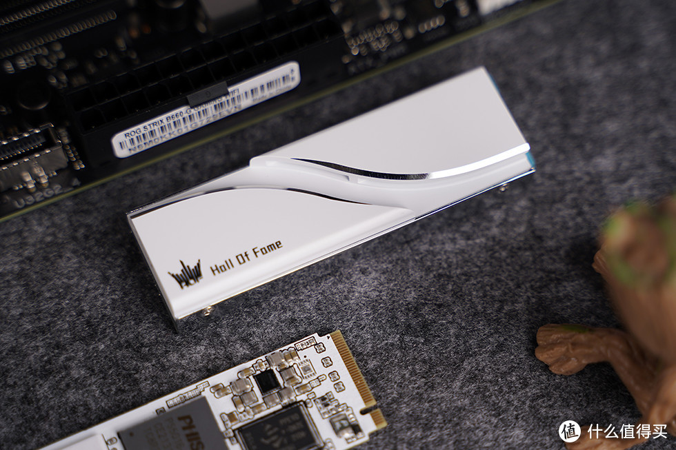 主打白色的 M.2 SSD，影驰 HOF PRO 30 PCIe 4.0 开箱简测
