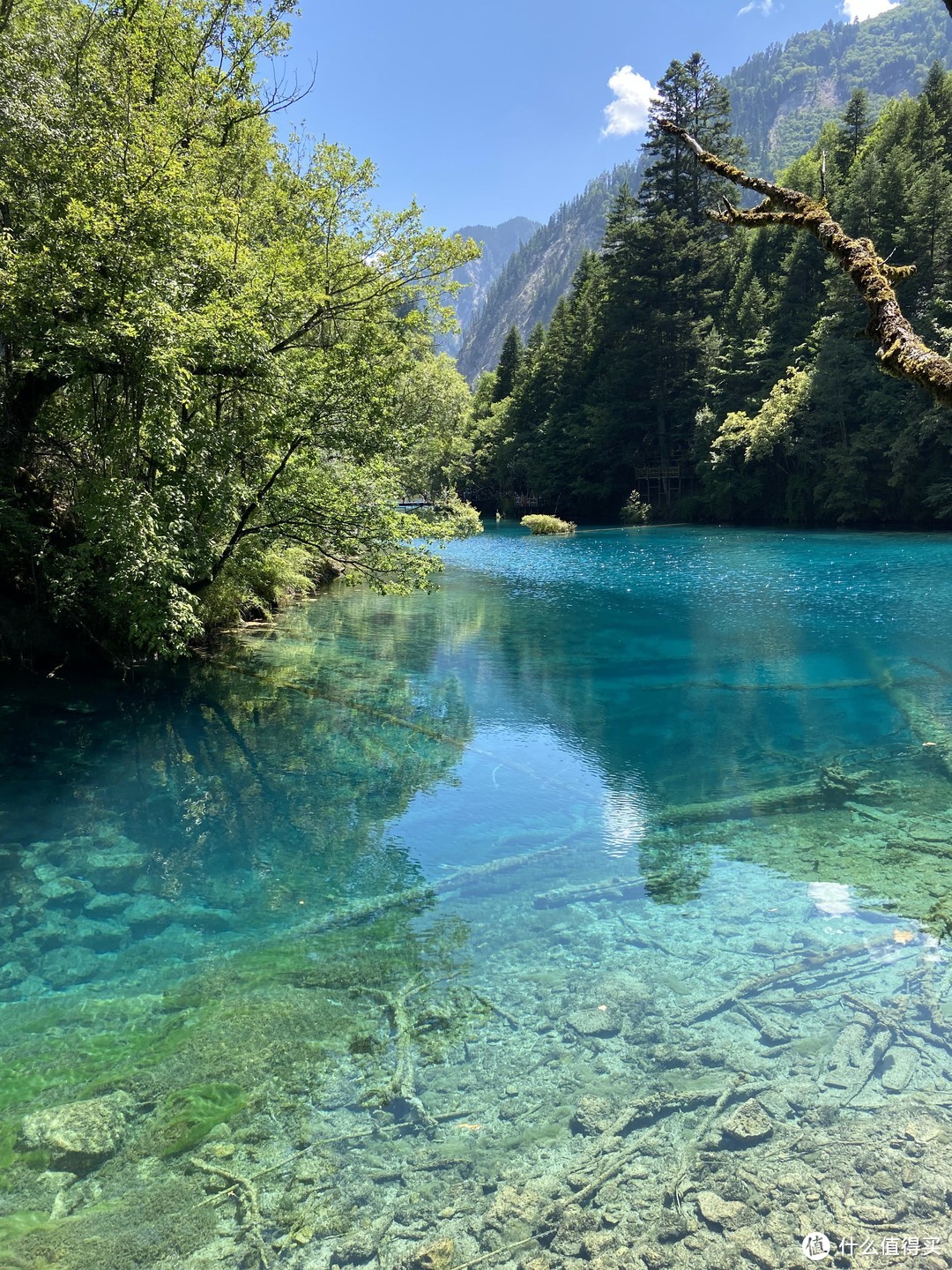 顺着五花海一路往下走沿途景色非常漂亮