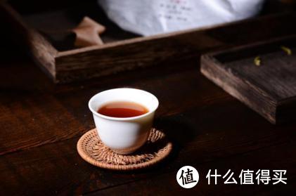 沏上一壶茶才明白，要像茶一样去生活