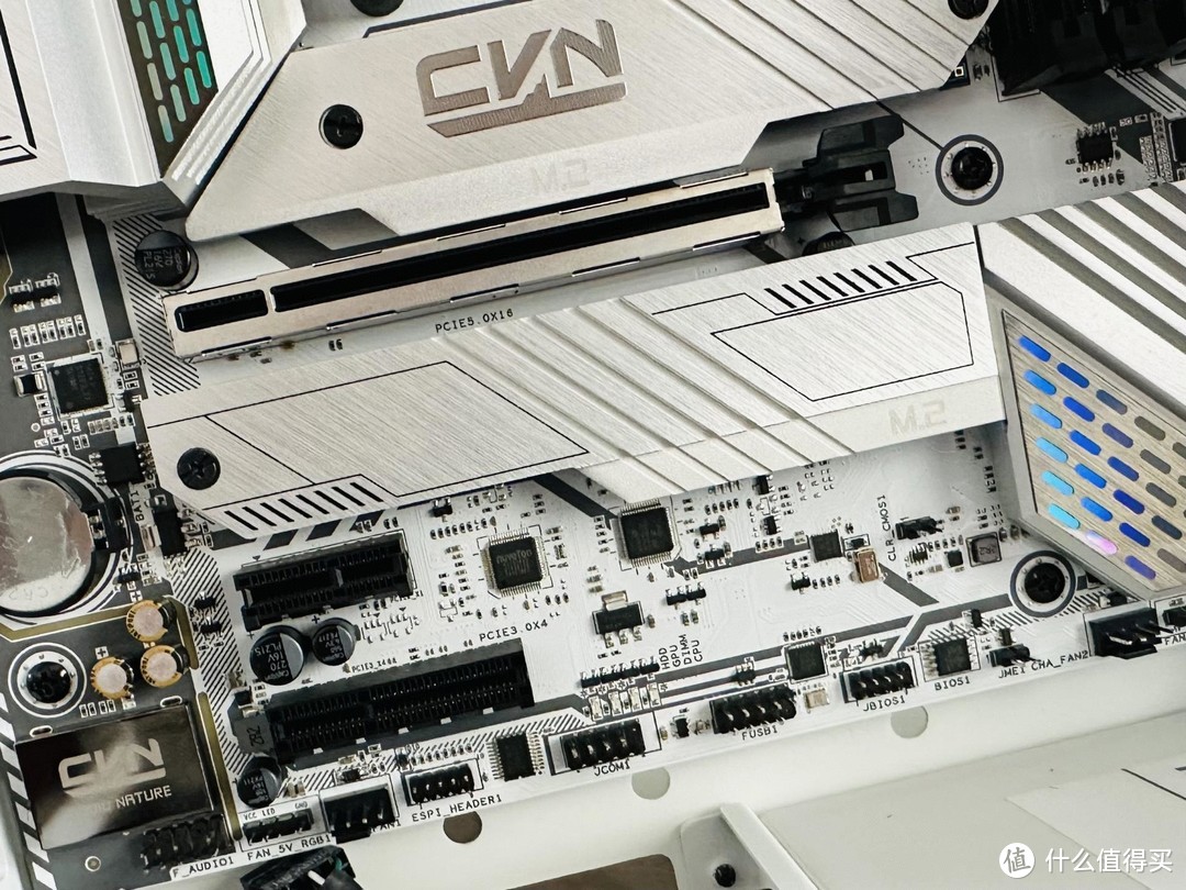 升级首选，七彩虹CN700 PCIe4.0固态硬盘