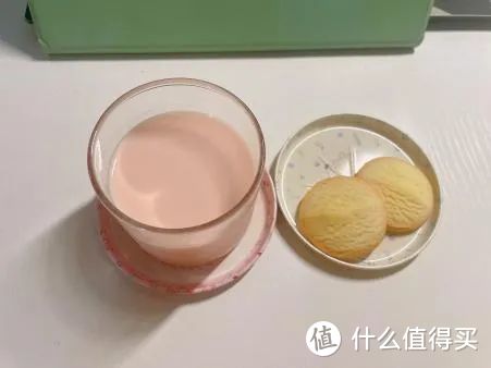 「新」试用 | 新品牌体验之「斐素」草莓茉莉牛乳茶