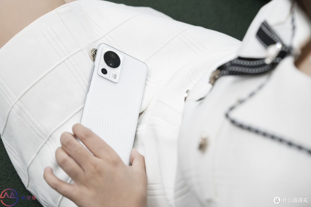 小米新出的手机,长得也太小仙女了吧!