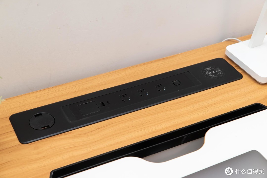 无线充+多功能插线板，乐歌这款智能升降书桌值得买吗