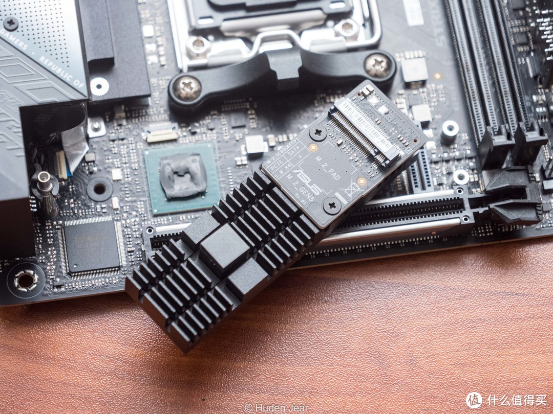 X670E的极限ITX首发！：华硕ROG STRIX X670E-I 主板开箱拆解