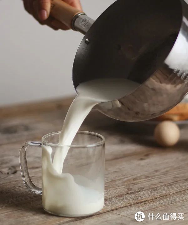 热杯牛奶，开启元气一天。