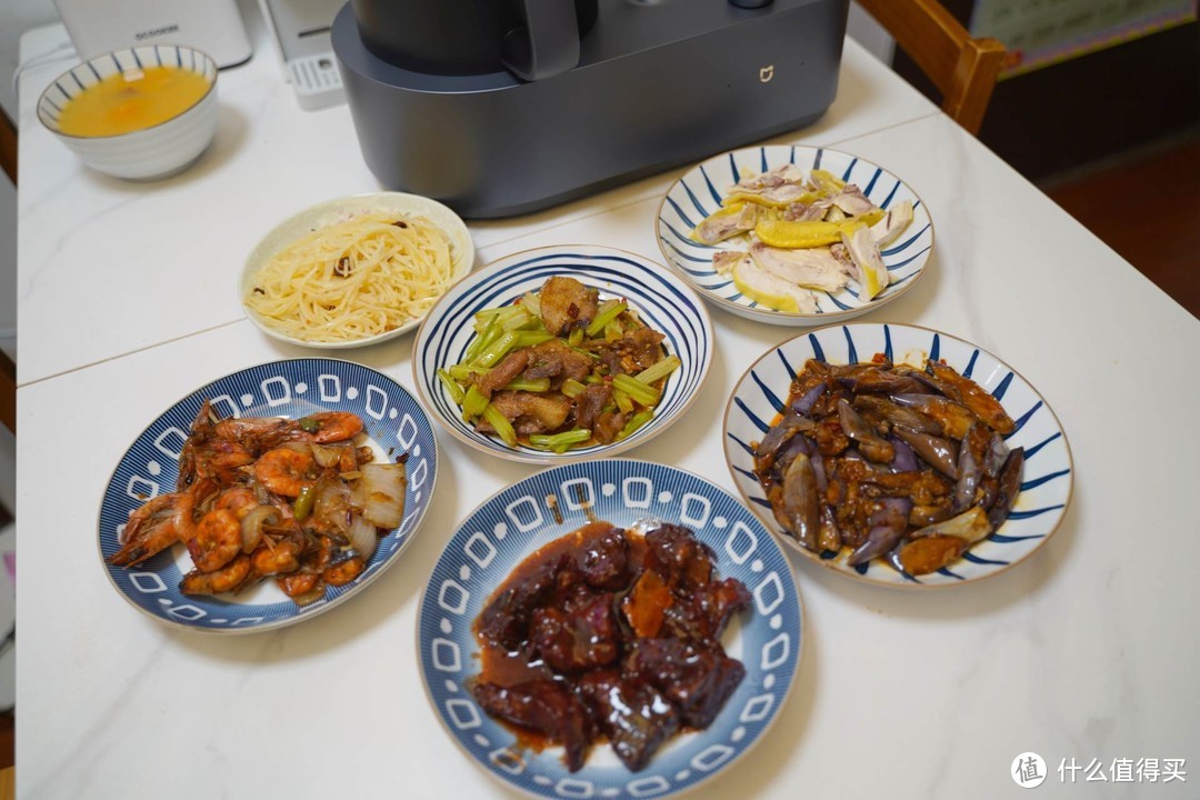 不会做菜不要慌，幸福四口之家的美食有米家烹饪机器人帮忙