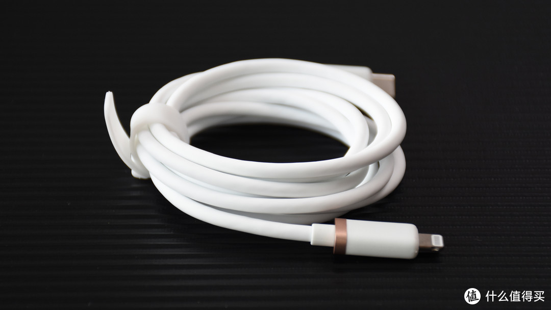 iPhone 14 Pro充电伴侣：大白20W充电器＆硅胶数据线