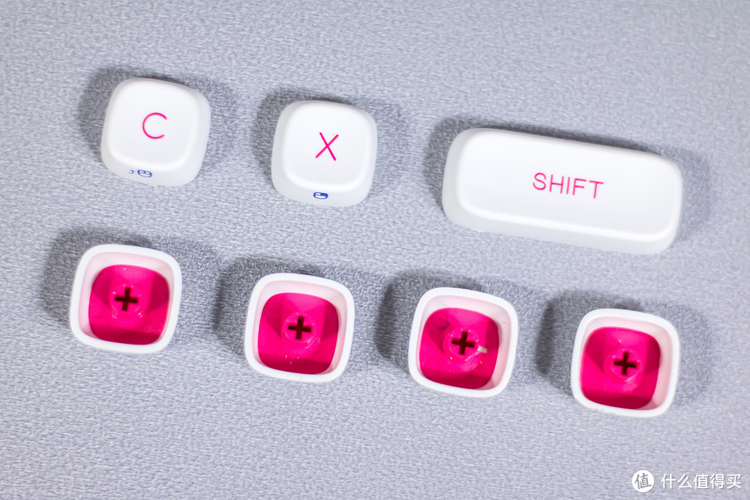 造型圆润软萌，为桌面添粉颜，达尔优小方糖Z82机械键盘测评
