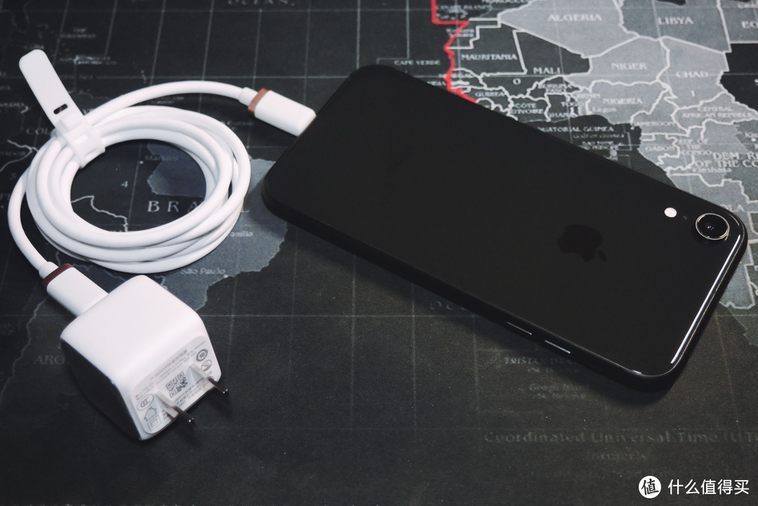 苹果14潮流充电新搭档，努比亚大白小魔方PD充电20瓦套装测评