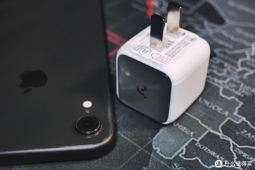 苹果14潮流充电新搭档，努比亚大白小魔方PD充电20瓦套装测评