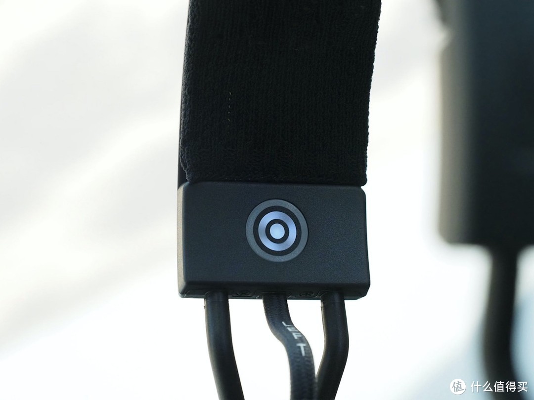 adidas 光能充电运动蓝牙耳机 RPT-02 SOL 评测，结合光能充电与再生材料的专业运动耳机