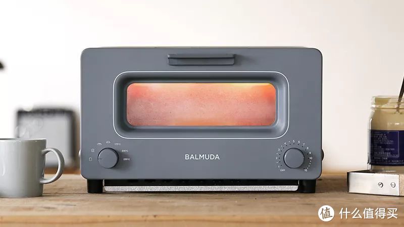 烤箱是可以有的，能在一定程度上代替微波炉、烤面包机和炉灶。