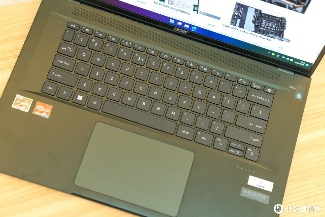 触控板、键盘属于正常水平，没有小键盘