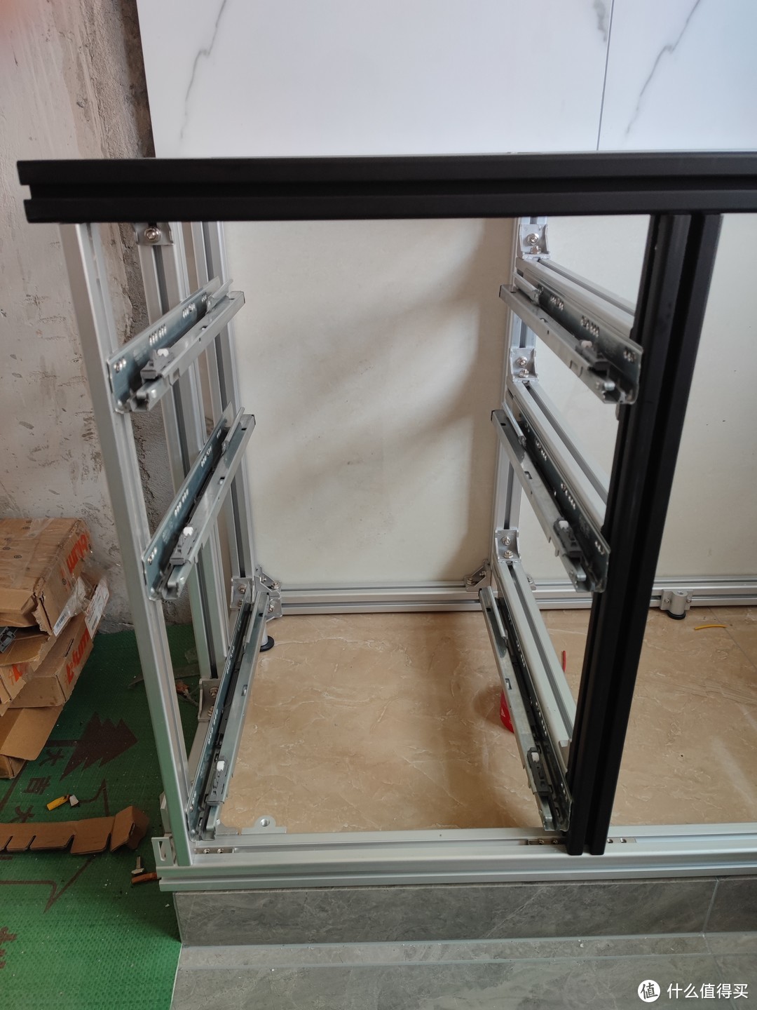 工业铝型材安装橱柜框架完工