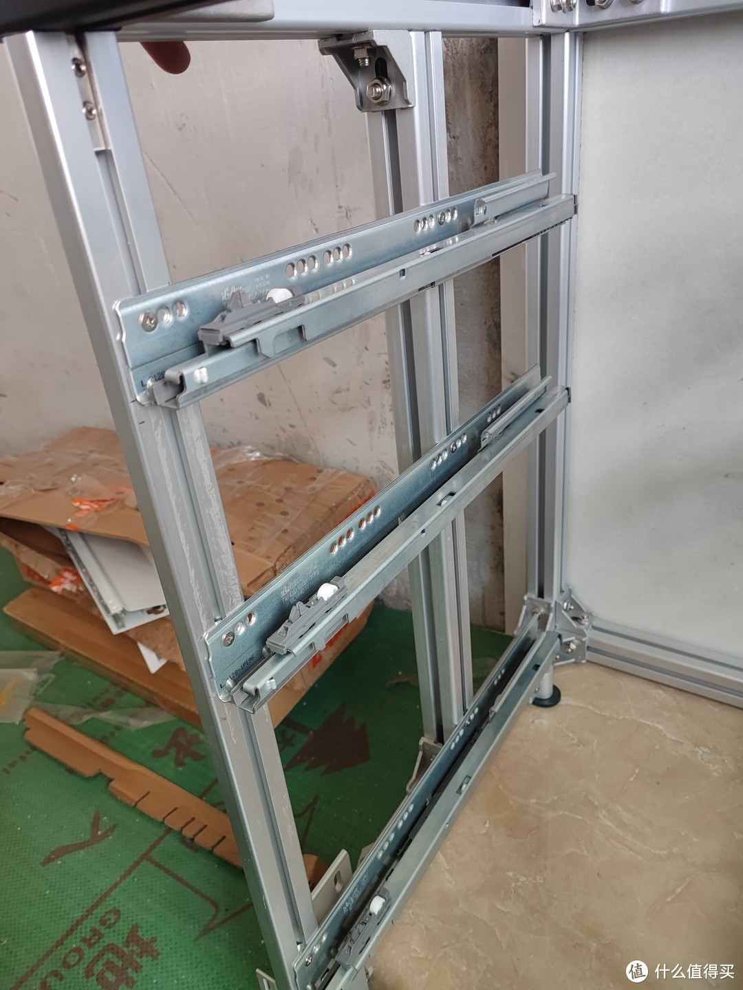 工业铝型材安装橱柜框架完工