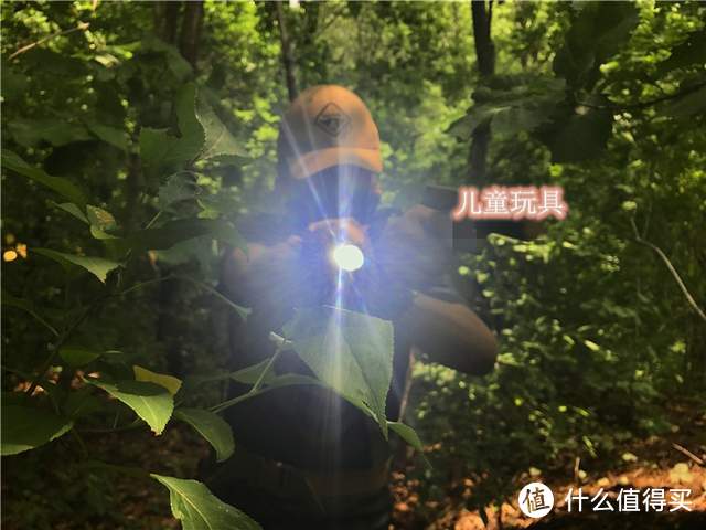 单手持握的户外强光灯，防水耐用能防身—IMALENT艾美能特DN35强光灯测评