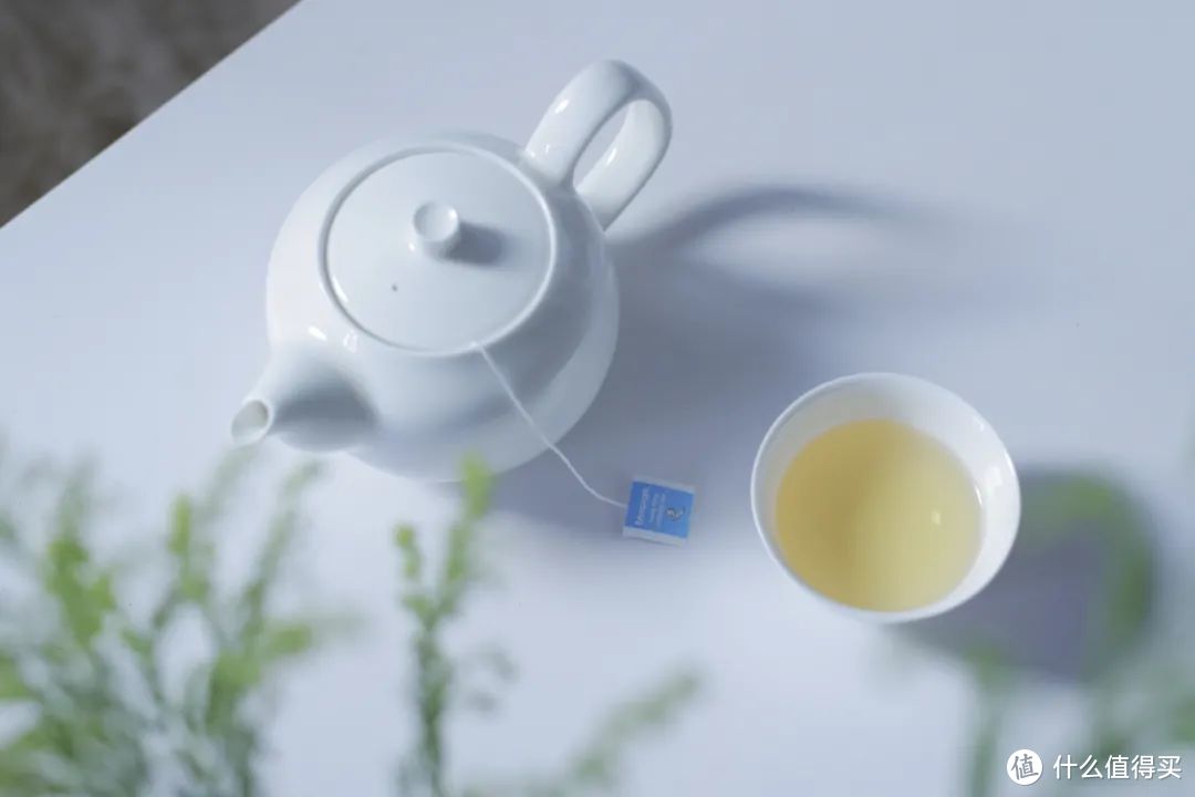 乌龙茶富含茶多酚，早茶振奋精神，饭后解油解腻。