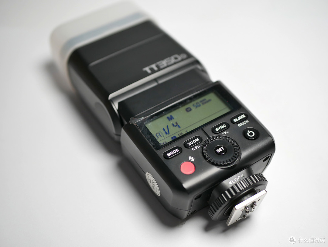 出去旅个游,相机都带身上了,还不带个灯吗?篇一:神牛tt350