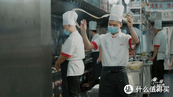 南北通吃，这座「火车拉来的美食城市」，中！