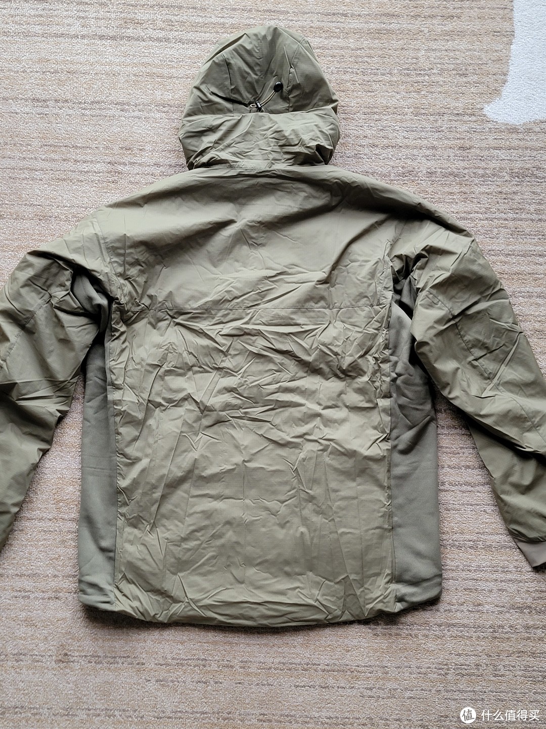 今年冬天买这一件始祖鸟棉服就够啦！ARC'TERYX LEAF ATOM HOODY LT (GEN2)开箱体验，再不买就晚了！收藏！