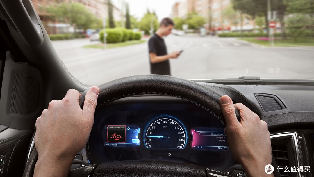 智能汽车行驶途中突现弹窗广告，面对“霸屏”广告我们还能正常开车吗？