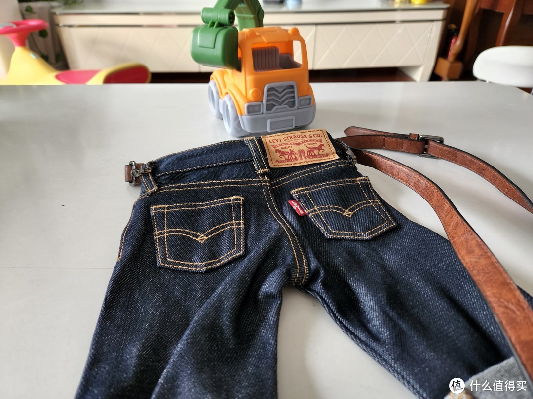 这个包有点个性levis牛仔裤造型斜挎包
