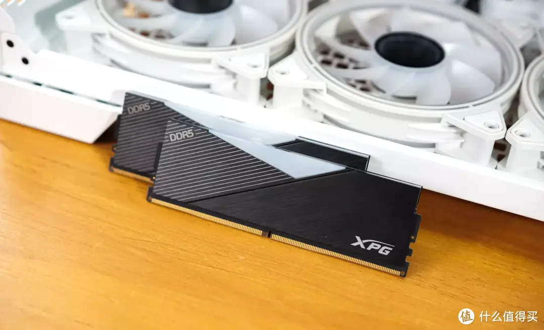 豪华“入门级”的X670主板体验如何？技嘉X670 AORUS  ELITE AX实测 