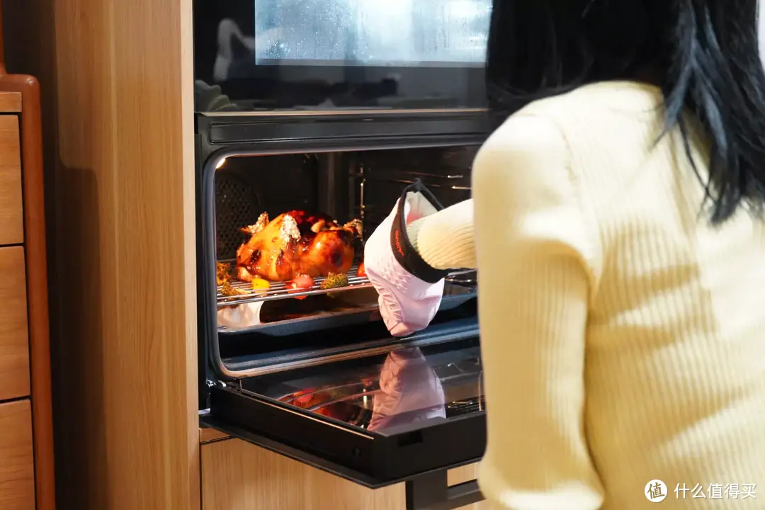 小户型也能享受做饭的快乐，厨房有一台双腔蒸烤一体机就够了！