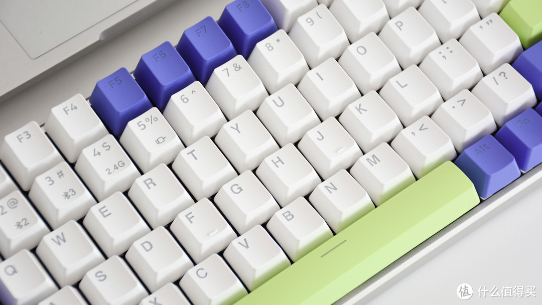 雷柏V700-8A机械键盘：定制主题，三模连接，办公游戏全搞定