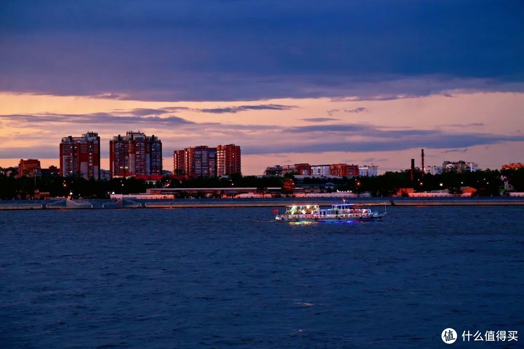 *在黑河市江堤拍摄的布拉戈维申斯克市